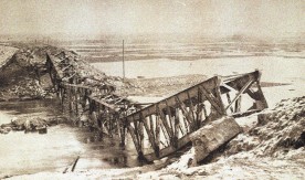 "Most kolejowy na Warcie pod Częstochową", wysadzony w 1914-1915 roku....